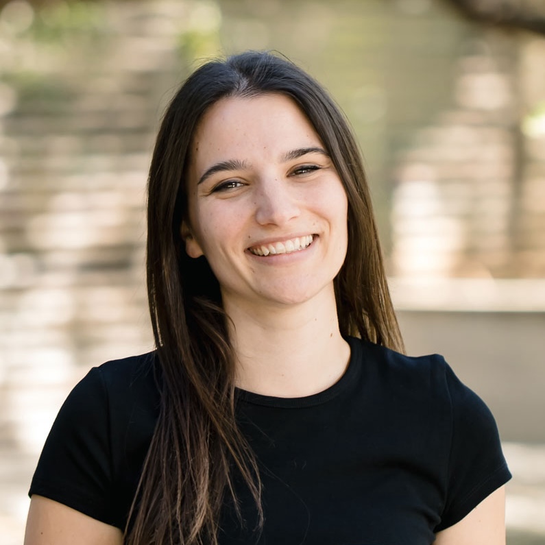 Laura Timm, Gründerin von WordPotential, lächelt in die Kamera