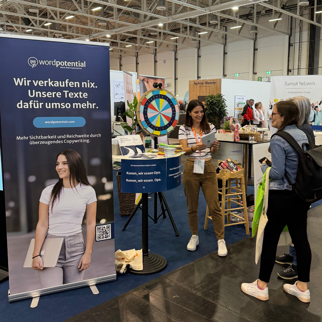 Laura Timm, Gründerin von WordPotential, an ihrem Stand auf der Intersana Gesundheitsmesse 2024